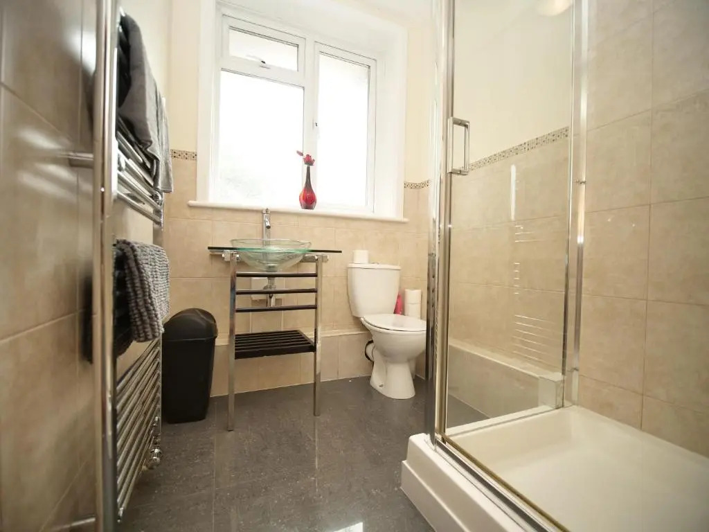 Town Centre Apartment Sleeps 9