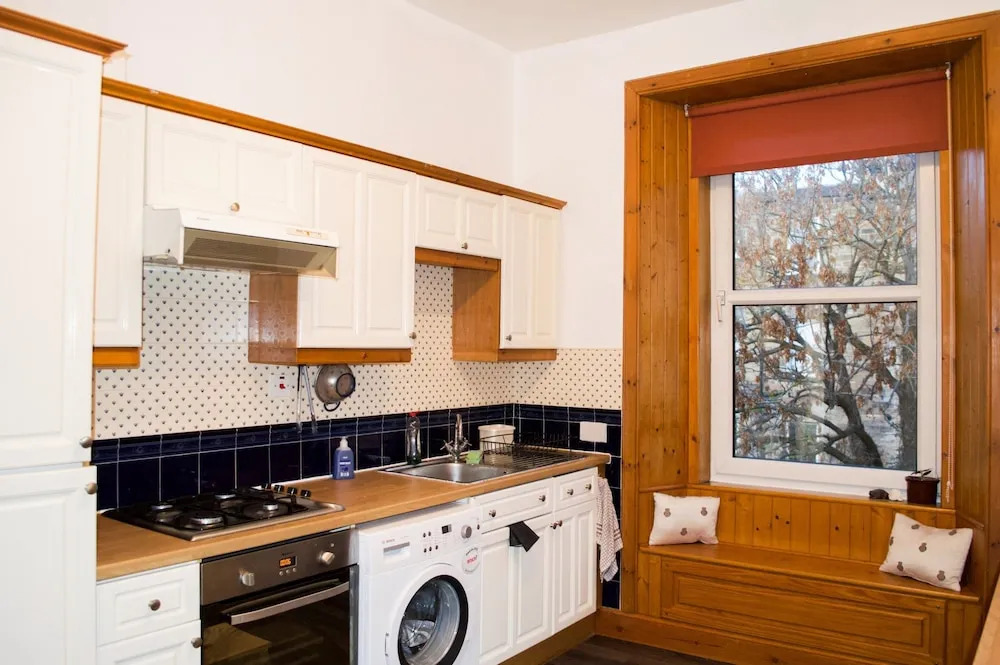 Spacious 1 Bedroom Flat Near Haymarket