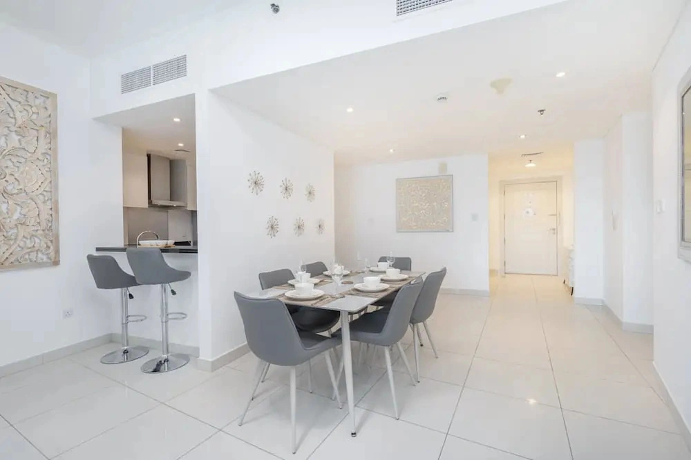 Marina Views and a 3 Bedroom Apartment in Dubai Marina