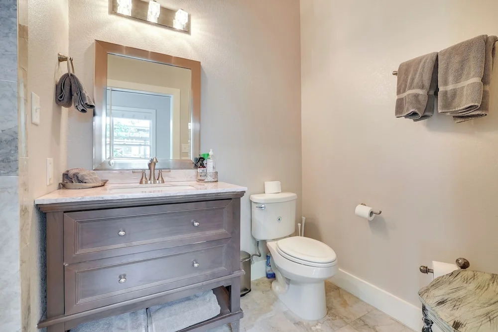 Modern Home < 1 Mi to Dwtn San Antonio & Riverwalk