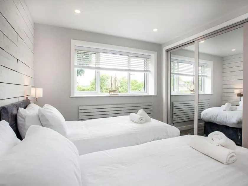 HONEYBROOK - Cosey detached home, modern, spacious