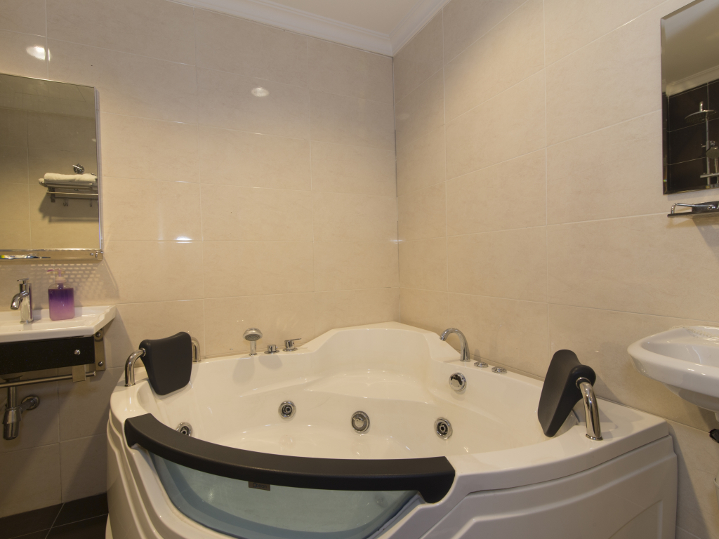 OYO 496 Hotel De Eco Inn