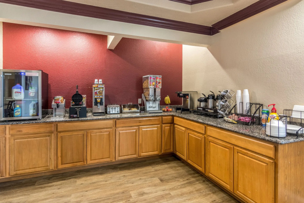 Red Roof Inn & Suites Pensacola-NAS Corry
