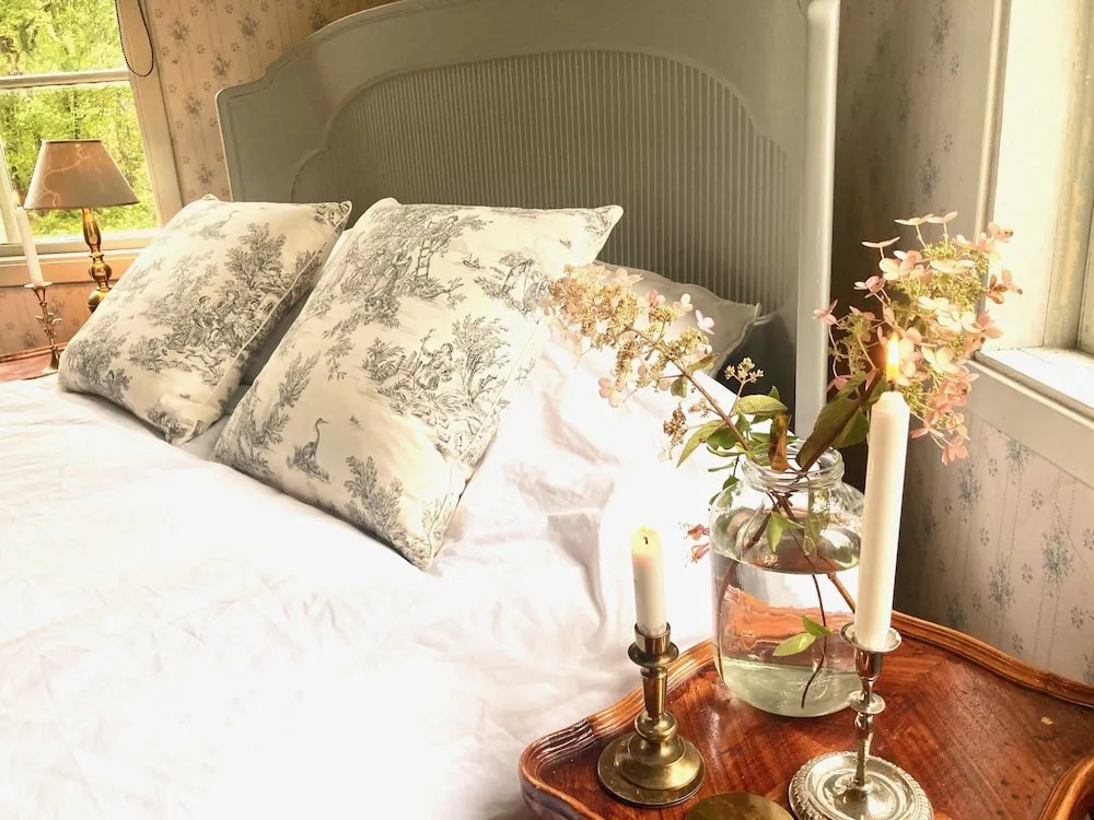 5 bed country home only 2 hrs north of Stockholm