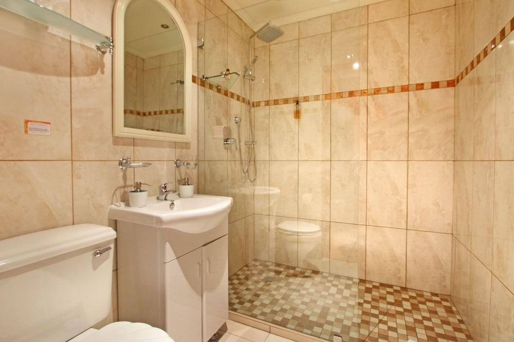 40 Winks Luxury Guest House