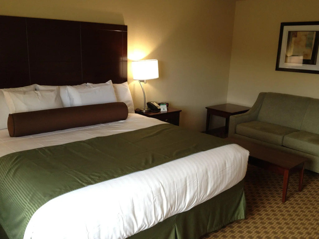 Cobblestone Hotel & Suites - Broken Bow