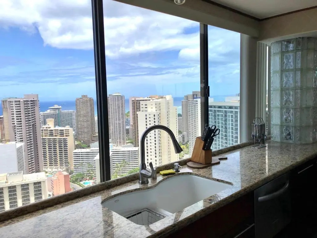 Hawaiian Monarch Penthouse 3bedroom