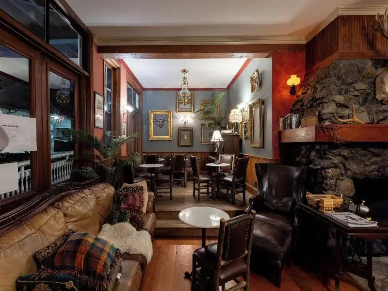 The Dutch Flat Hotel