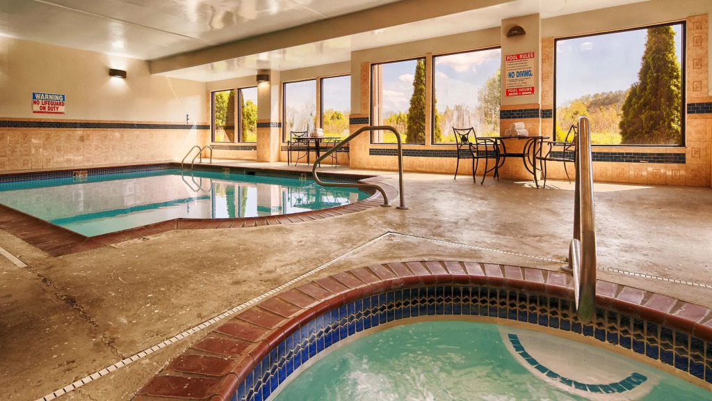 Best Western Plus Bass Hotel & Suites