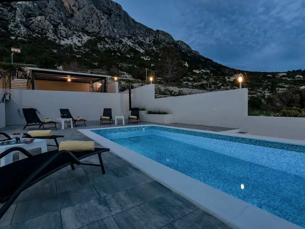 Stunning Villa with Pool