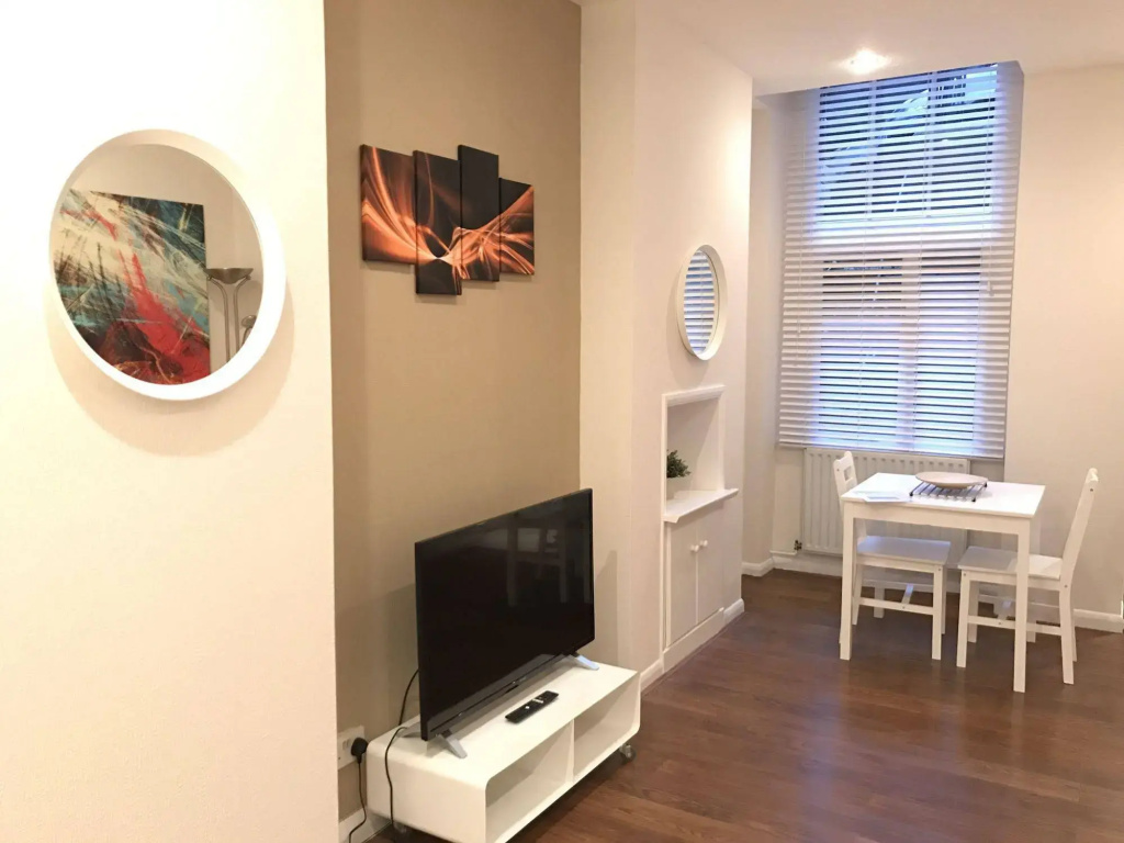 SHQ Apartments
