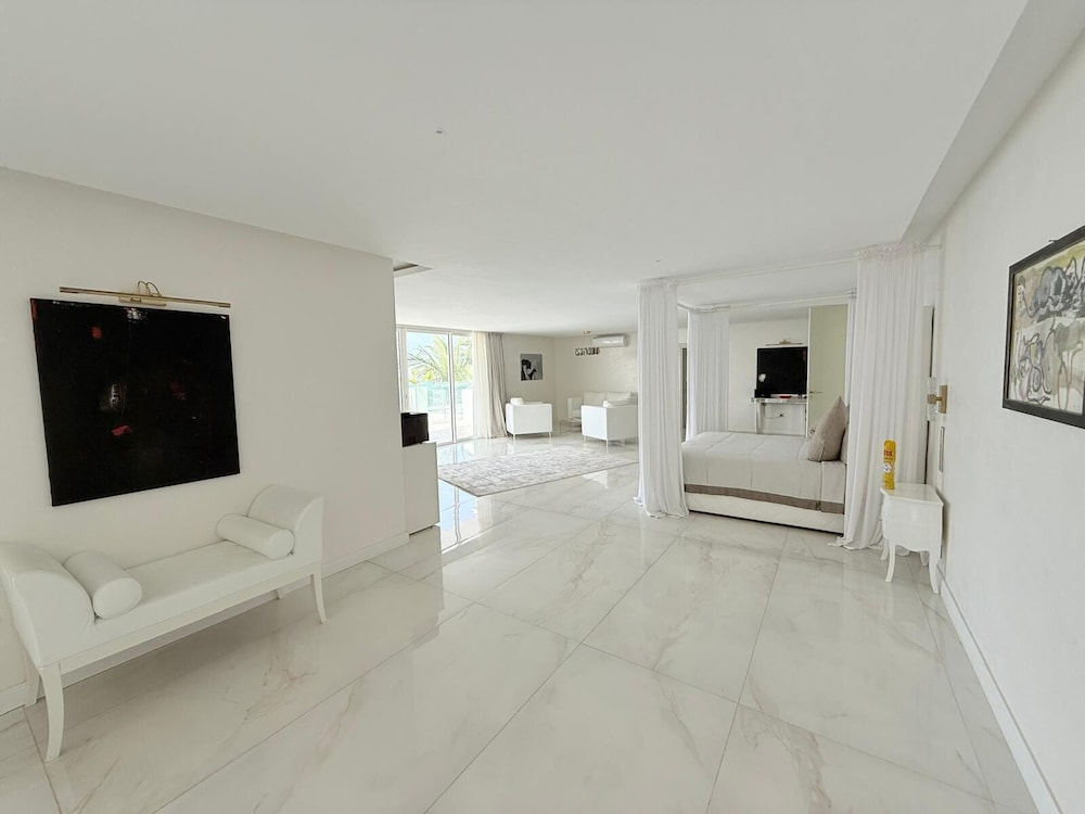 Villa Italia Somone Luxury Hotel