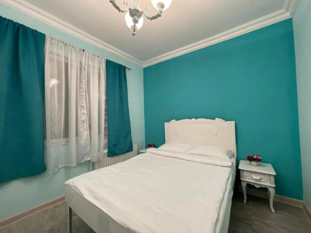 Santorini Hotel & Hostel