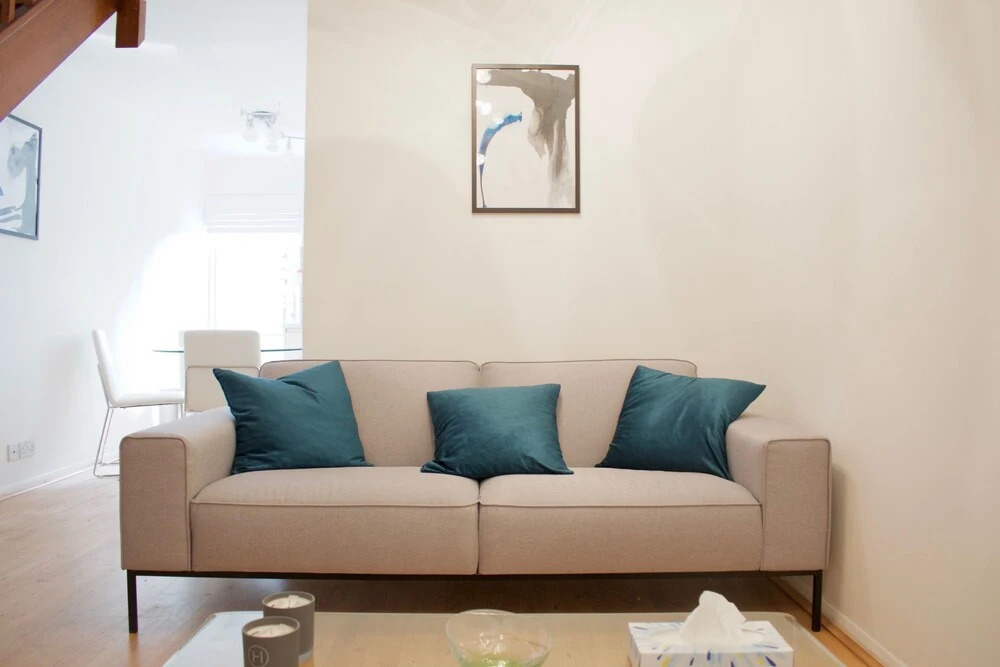 Newly Refurbished 2 Bedroom Bermondsey House