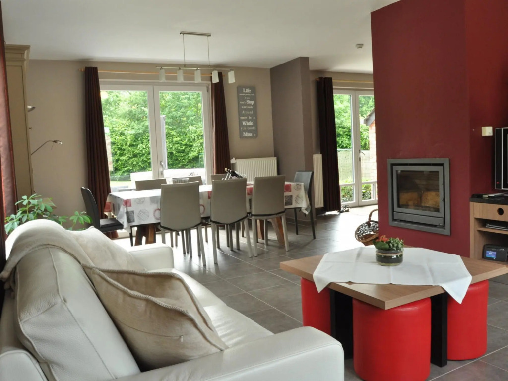 Elegant Villa in Bomal