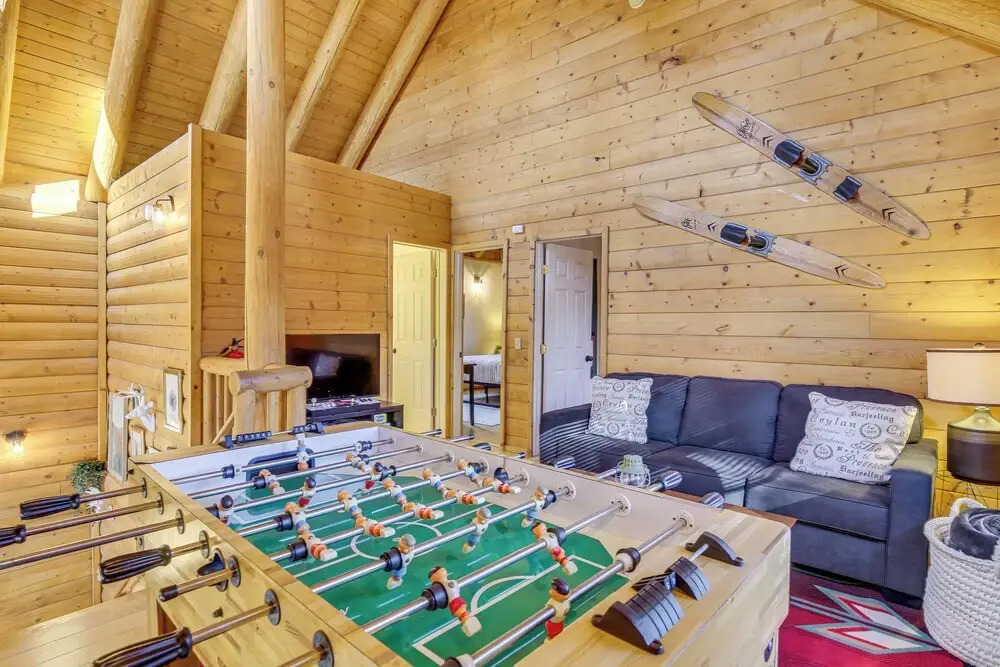 2 Mi to Lake Arrowhead Village: Pet-friendly Cabin