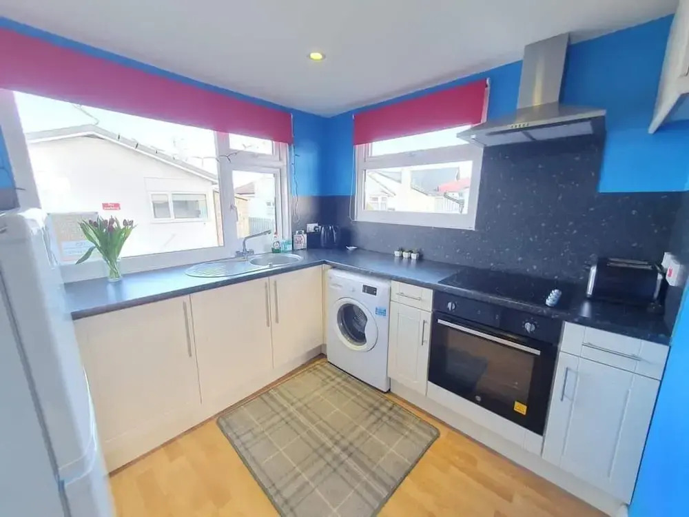 2bed Chalet Sleeps 5 - Dogs Free, Parking, Seaview