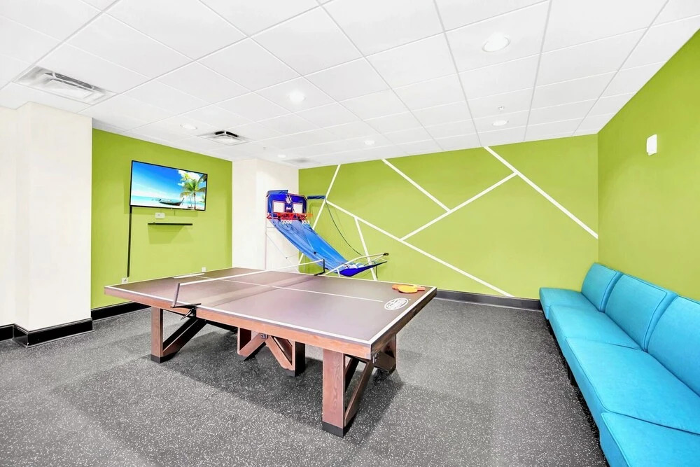 Upstay: Pet-friendly Family Condo w Poolsleeps 8