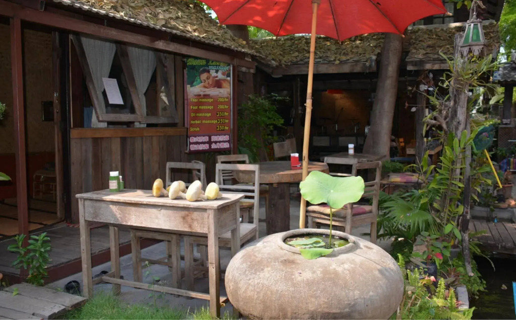 Baan Lansa Bed & Bar - Hostel