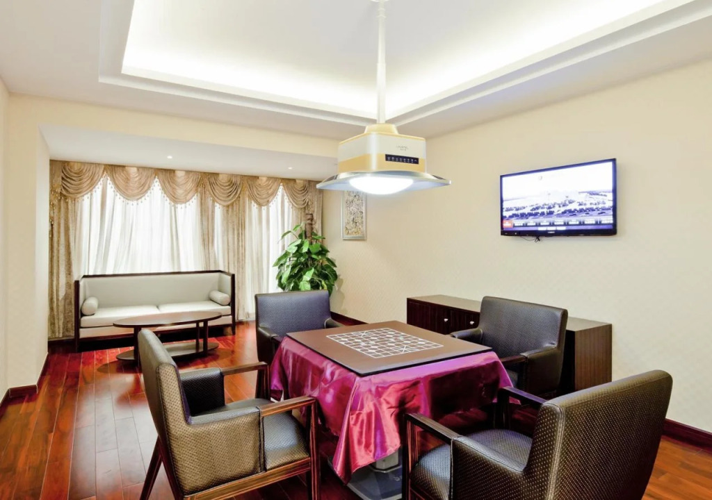 White Horse Lake Jianguo Hotel