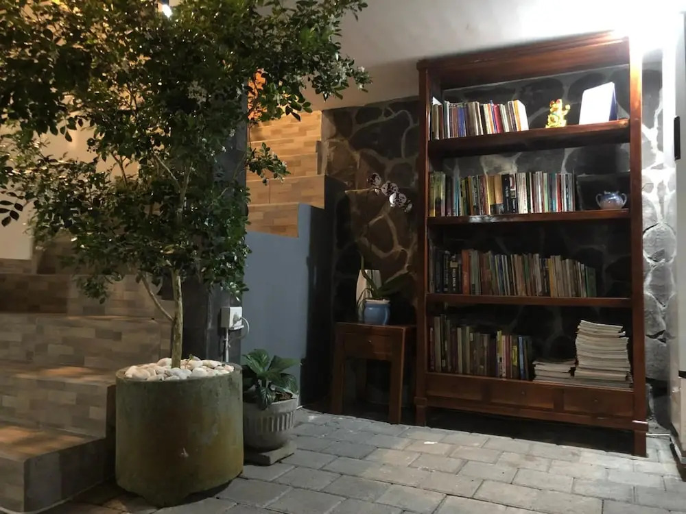 DeRose Guest House