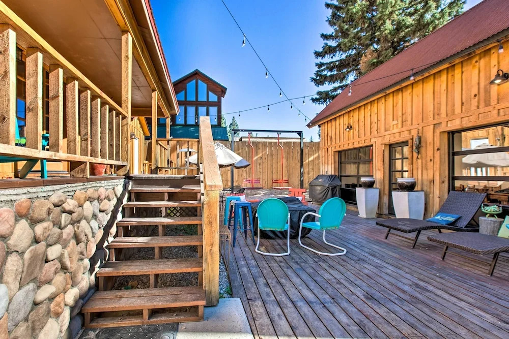 Red River Summer Cabin w/ Fire Pit & Mtn Views