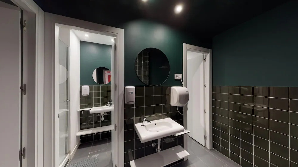 2060 The Newton Hostel