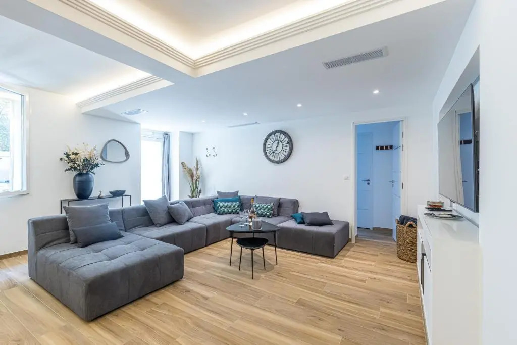Luxury 3 Bdr Garden & Parking - Angels' Garden