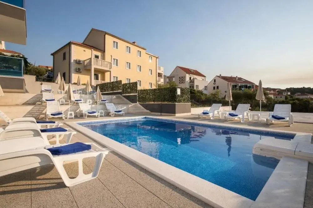 Jakov - Modern and Cosy With Pool - B2
