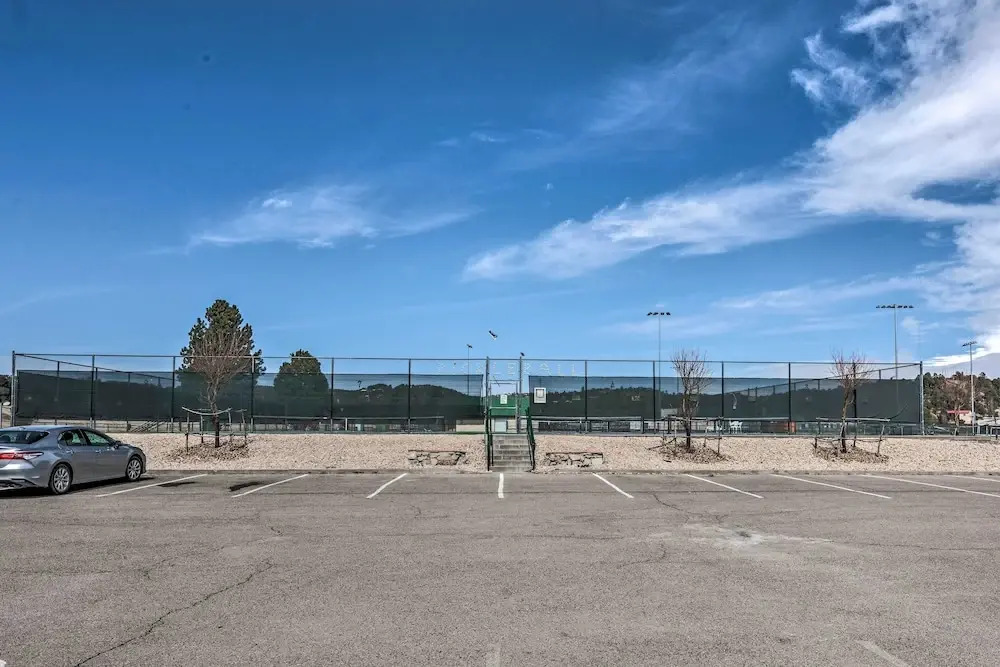 Ruidoso Condo w/ Private Hot Tub ~ 1 Mi to Dtwn!