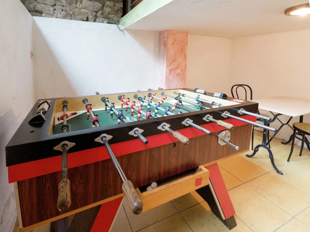 Glorious Holiday Home in Wéris with Hot Tub