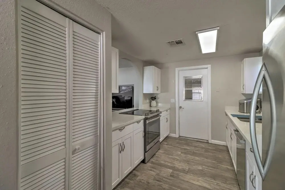 Walk to Riverview Park! Dog-friendly Mesa Retreat
