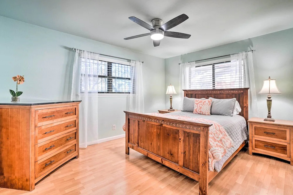 Lovely San Antonio Home ~ 13 Mi to Downtown