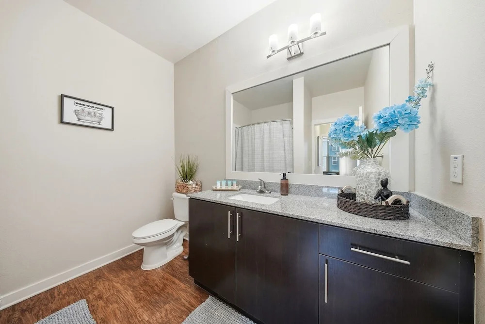 Modern 2BR w Pool Pet-friendly Unit 18