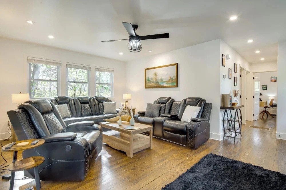 Walk to Osceola Lake! Family-friendly Home