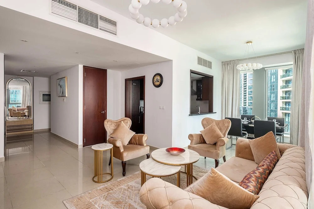 BellaVista -2 BR Apartment Fountain View