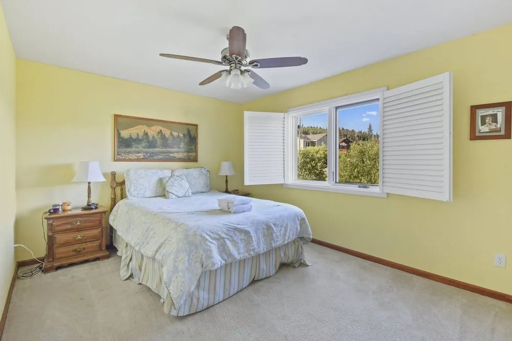 Mule Meadows Classy, Split Level South Tahoe Home!