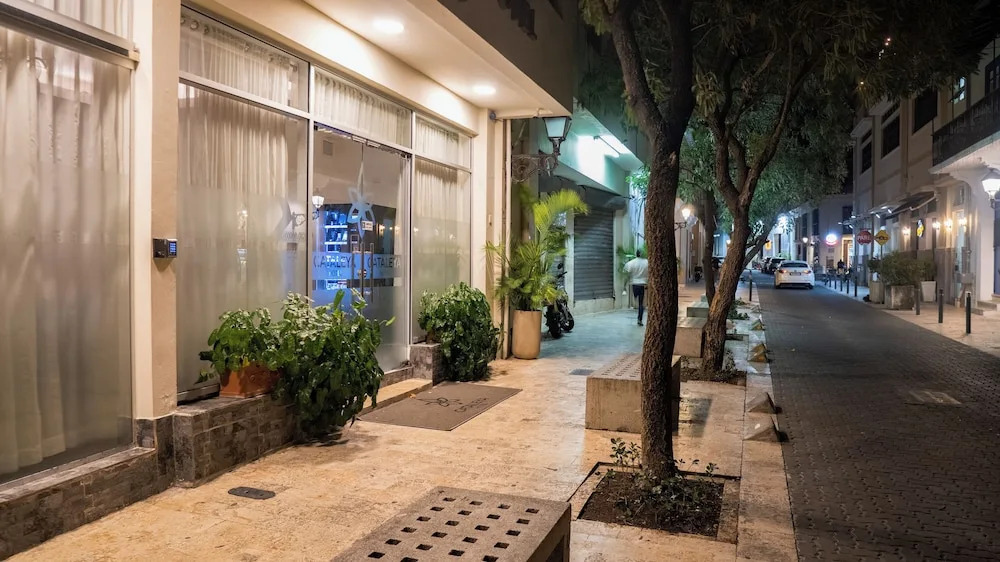 Cataleya Hotel