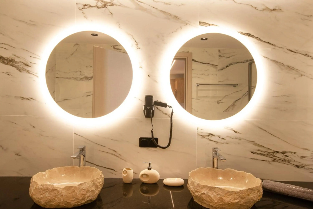 Black Rocks Family, Luxury Seafront Beach Maisonette