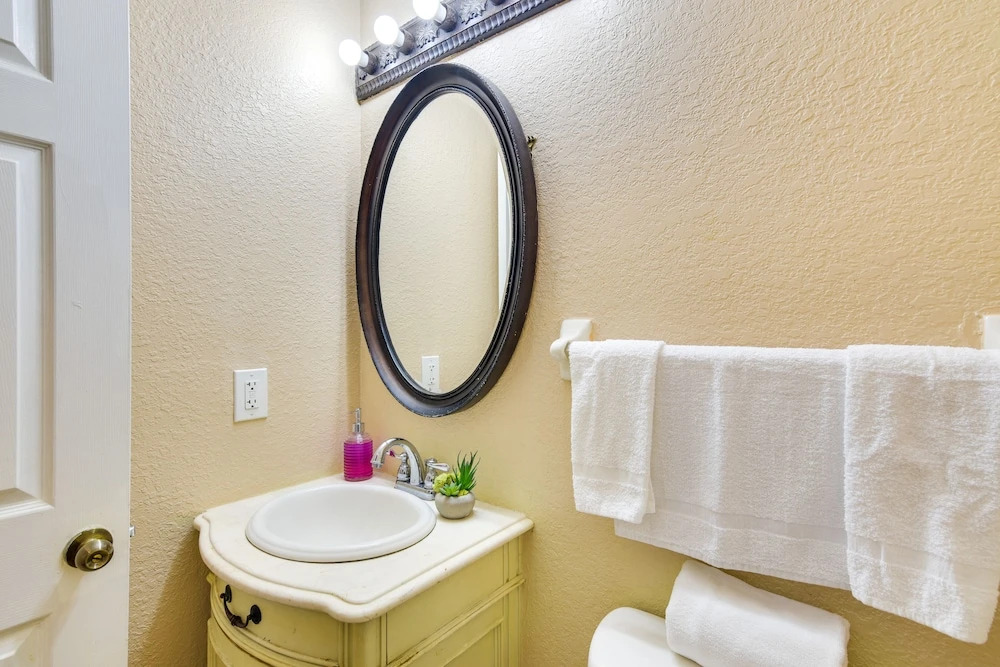 5 Mi to Hard Rock Stadium! Townhome w/ Games