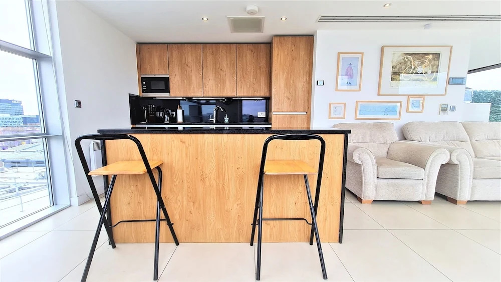 2 Bedroom Penthouse with Parking