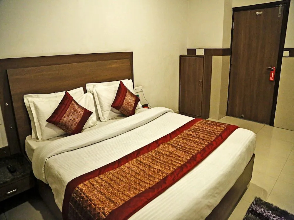 Capital O 4302 Hotel Imperial Lodge