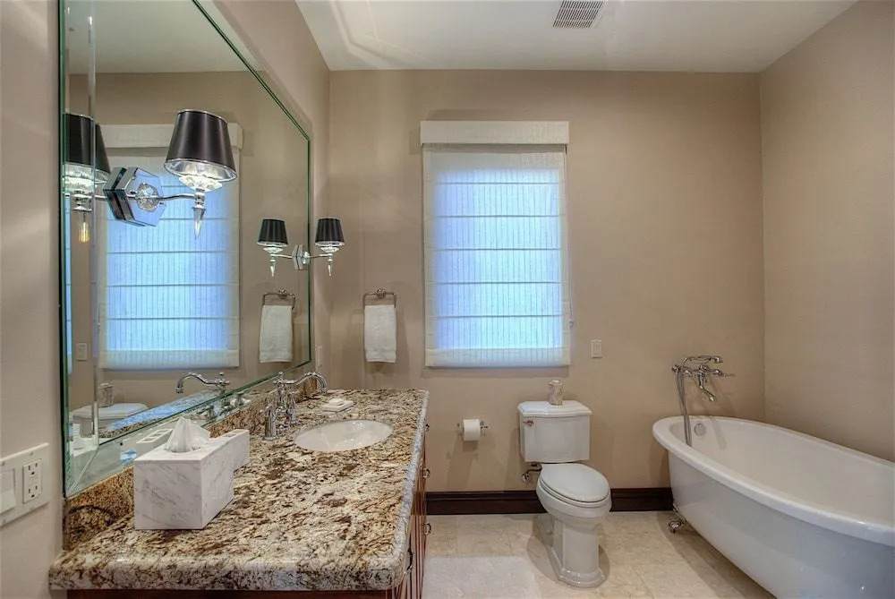 Palisades Estate 5 BR by Casago