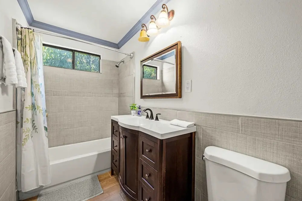 Spacious Retreat w Large Kitchen Outdoor Patio