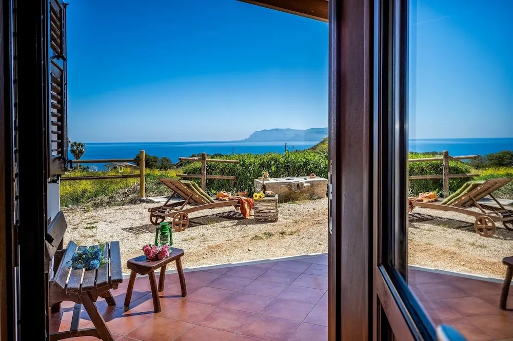 Villa Elena 2 Km from the Natural Reserve of Zingaro