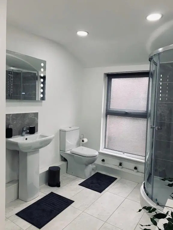 Stylish, Spacious & Luxurious Home - Parking