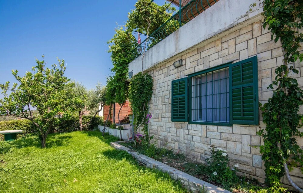 Nice Home in Podgora With Wifi and 2 Bedrooms