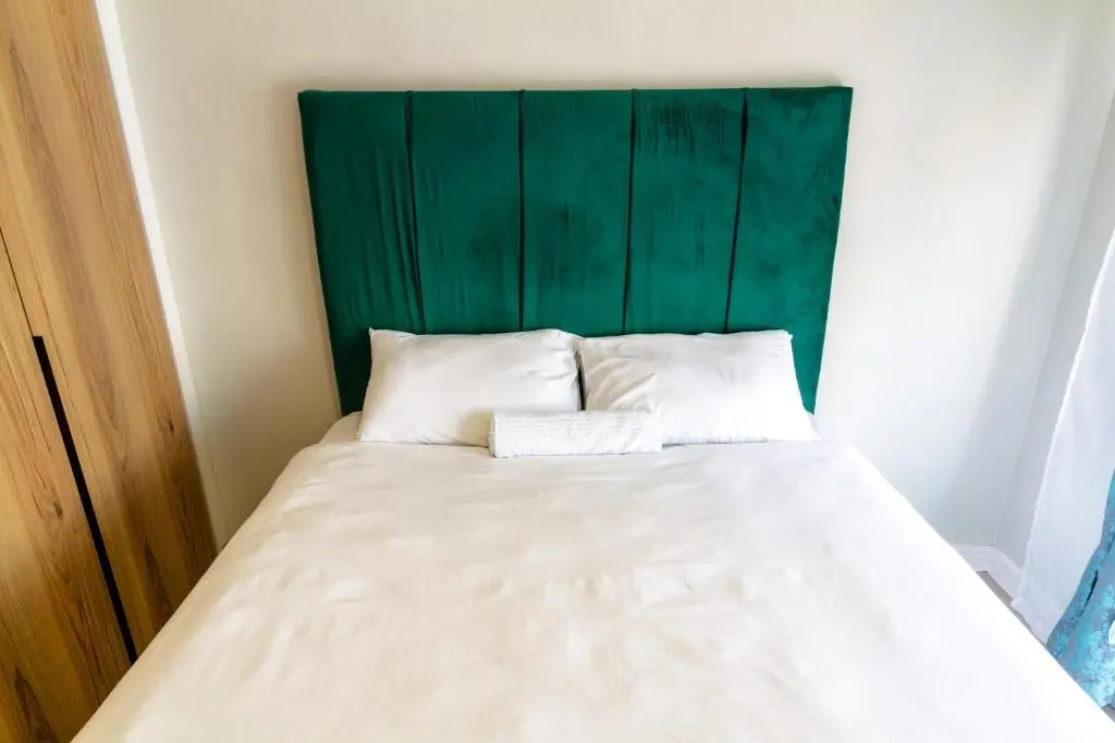 Lovely 1 Modern bedroom in Waterfall City