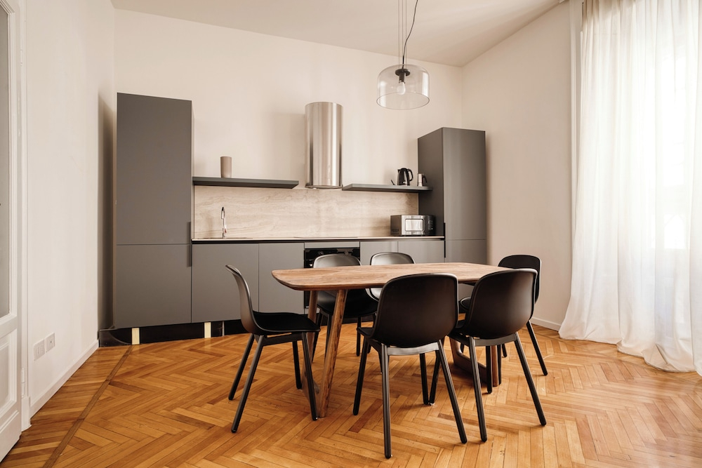 Elegant Flats near Guastalla Gardens