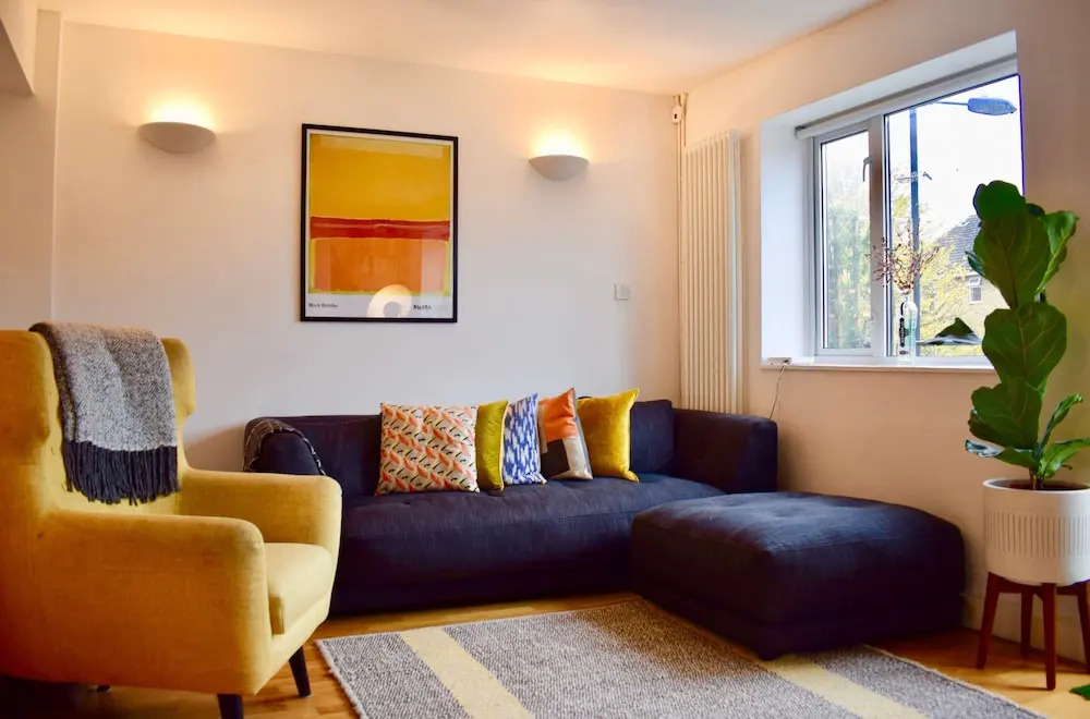 2 Bedroom Flat With Balcony in Homerton